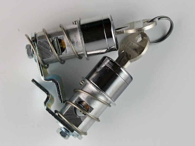 Pár zámků dveří Avia 31