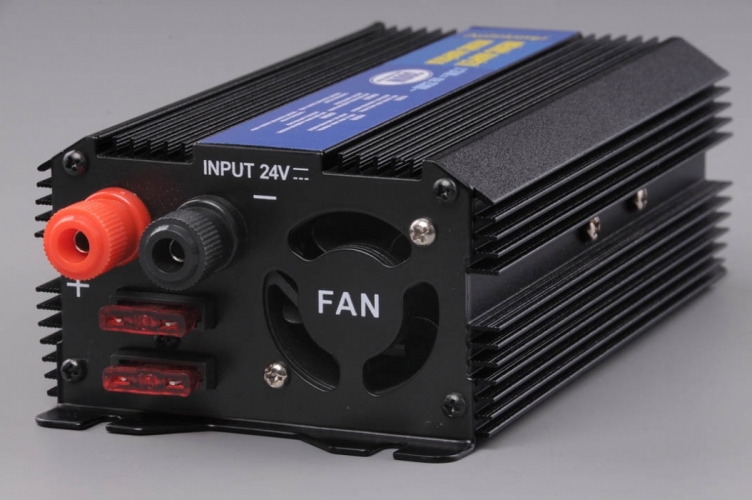 Měnič napětí  12V/230V 600W